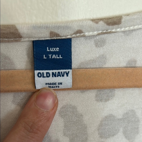 Old Navy Cream Tan Graphic Short Sleeve Blouse - Picture 2 of 3